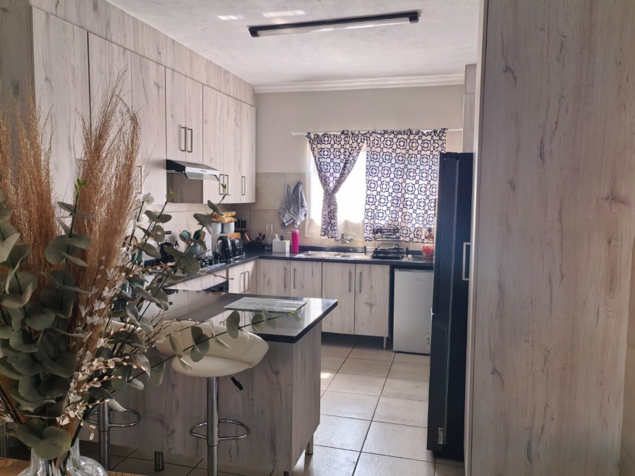 To Let 3 Bedroom Property for Rent in Waterval East North West